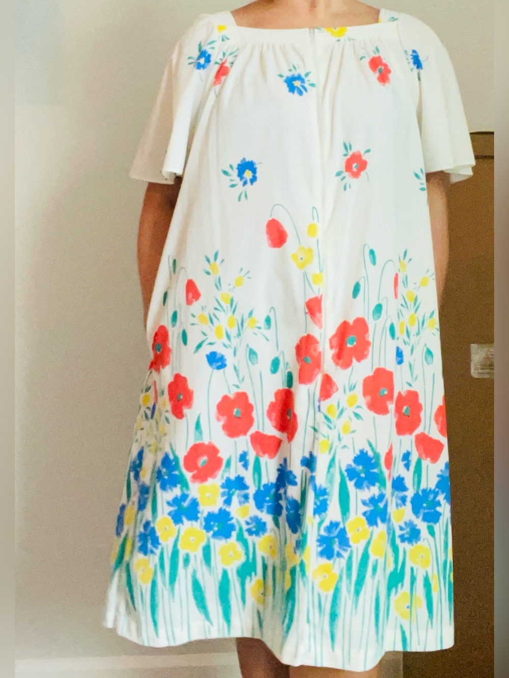 Vintage 70’s Sears Take-Along Cream Floral House Coat
